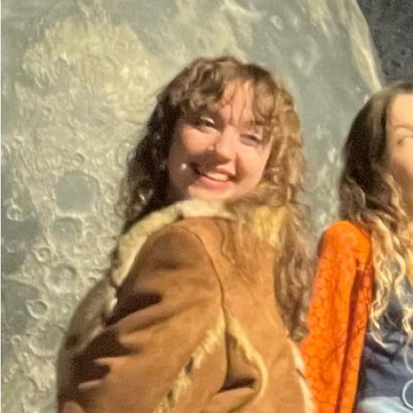 Meet your Posher, Isla - Picture 1 of 1